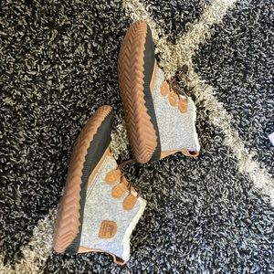 I’m selling sorel boots they were worn 1/2 times